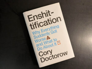 Eigen foto van het boek Enshitification